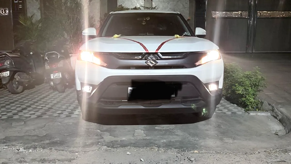 Brezza Smart HYBRID VXI AT on rent in Delhi