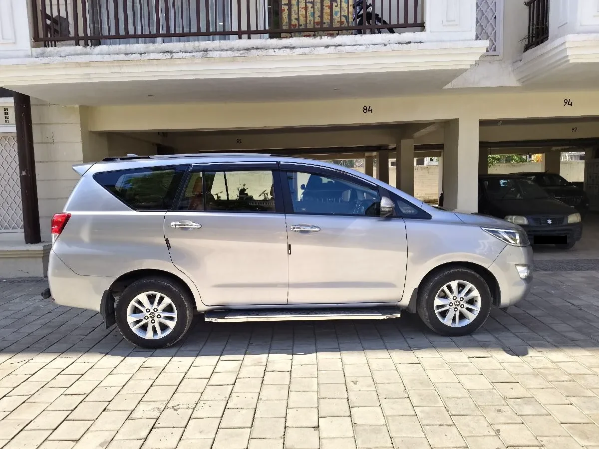 Toyota Innova Crysta 2019 — photo 4 of 6