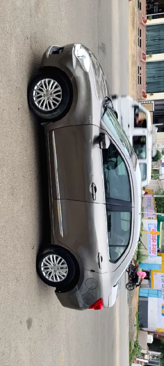 Maruti Dzire 2018 — photo 4 of 6