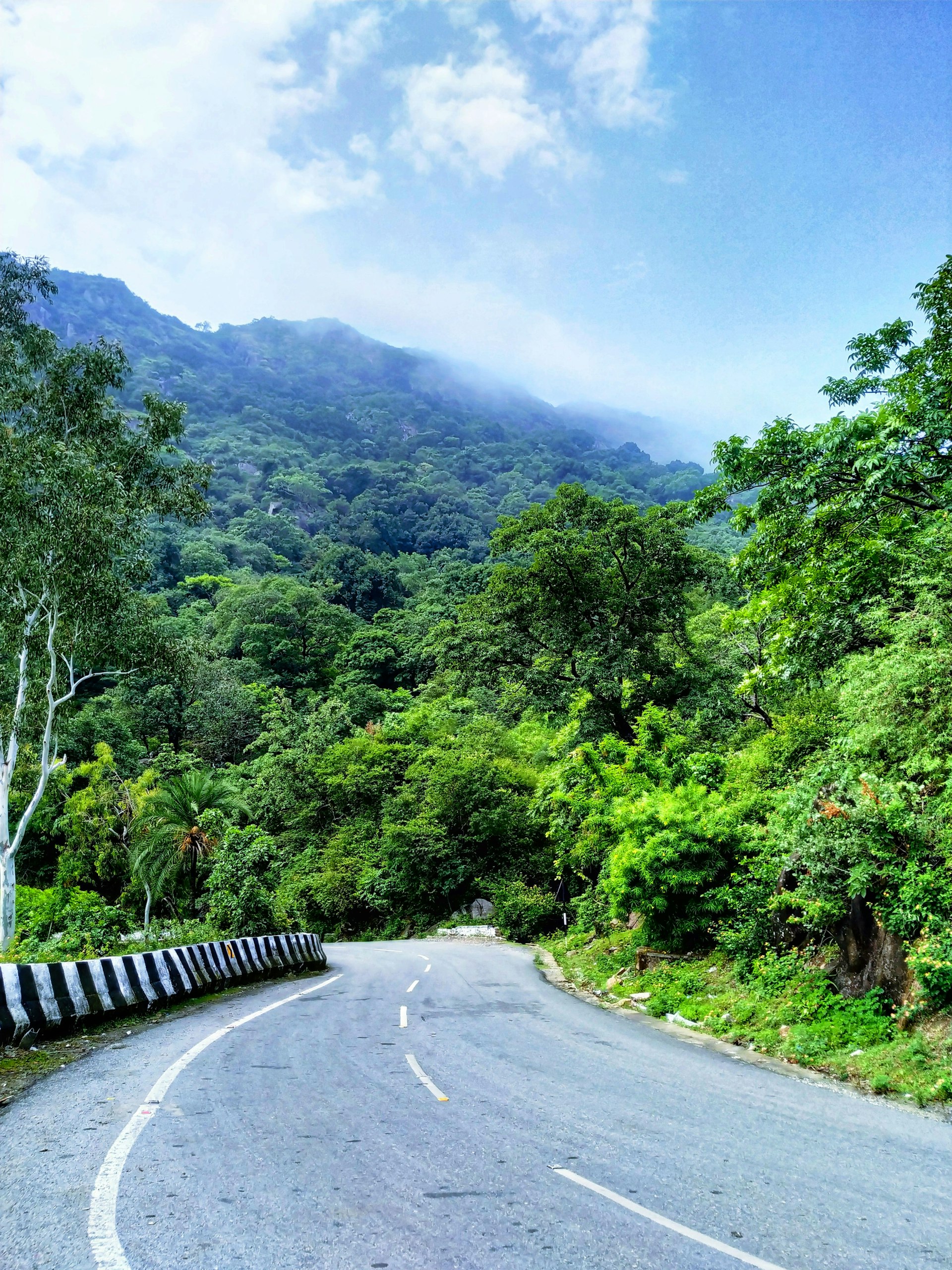 Udaipur to Mount Abu: Why You Want an SUV in May (and Where the AC Will Quit)